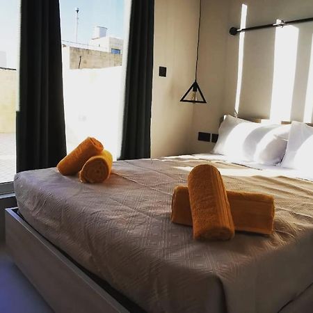 모스타 Chic Penthouse Industrial-Style 아파트 외부 사진