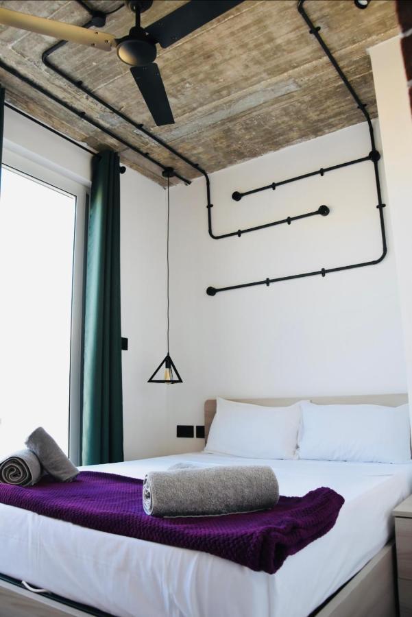 모스타 Chic Penthouse Industrial-Style 아파트 외부 사진